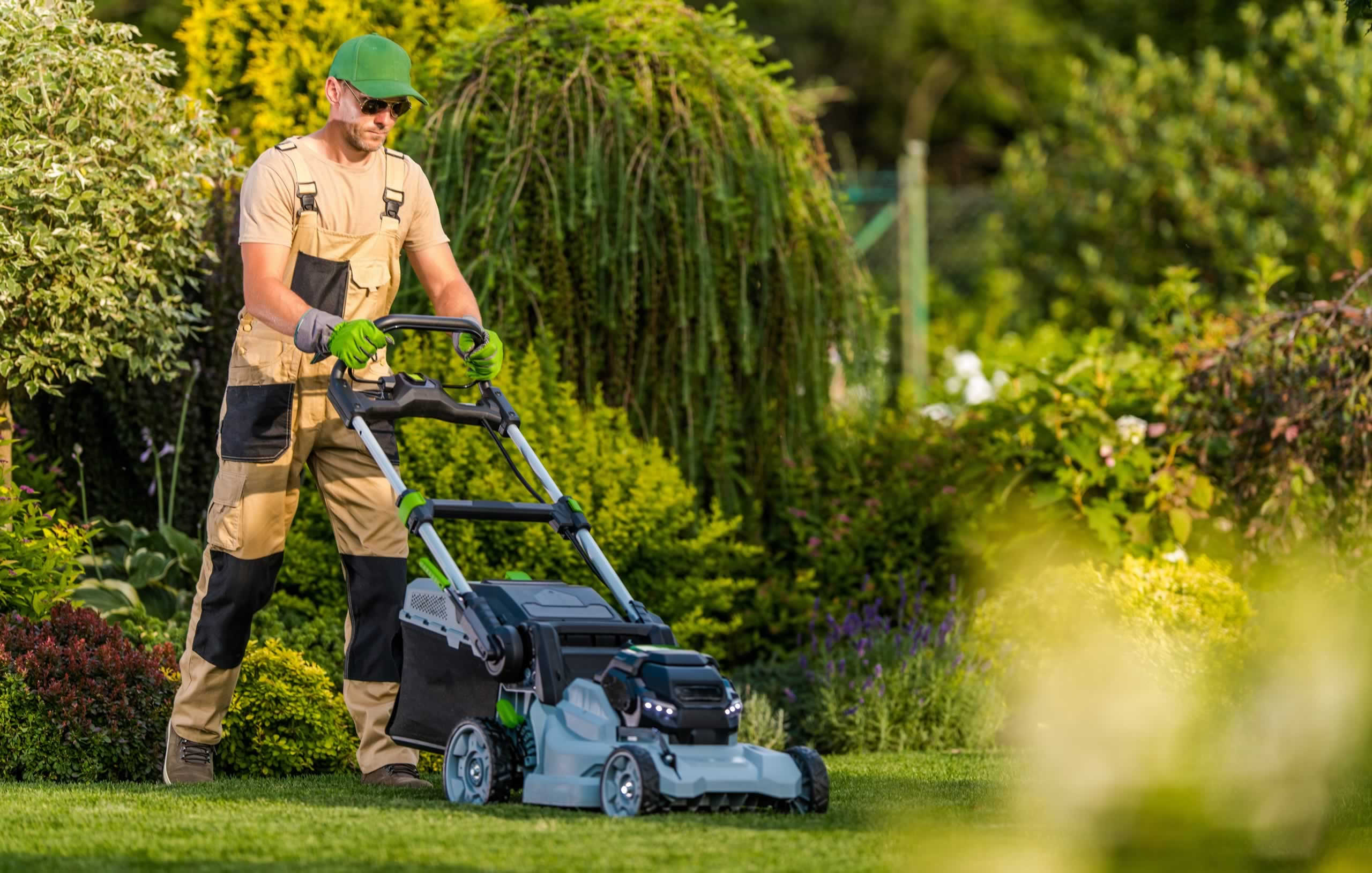 Landscaper Worker Trends in 2023: Embracing Sustainability and Technology in the US Market